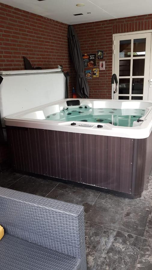 Het Gildehuis Met Sauna En Jacuzzi Stevensweert المظهر الخارجي الصورة