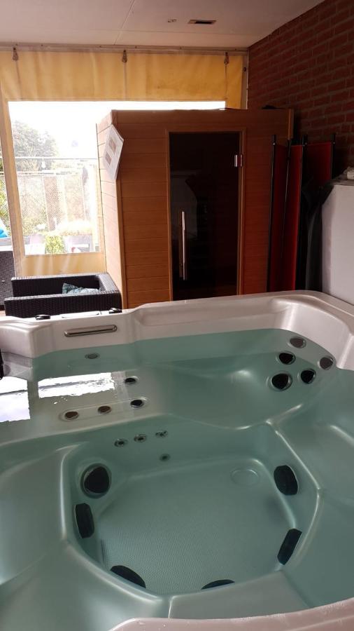 Het Gildehuis Met Sauna En Jacuzzi Stevensweert المظهر الخارجي الصورة