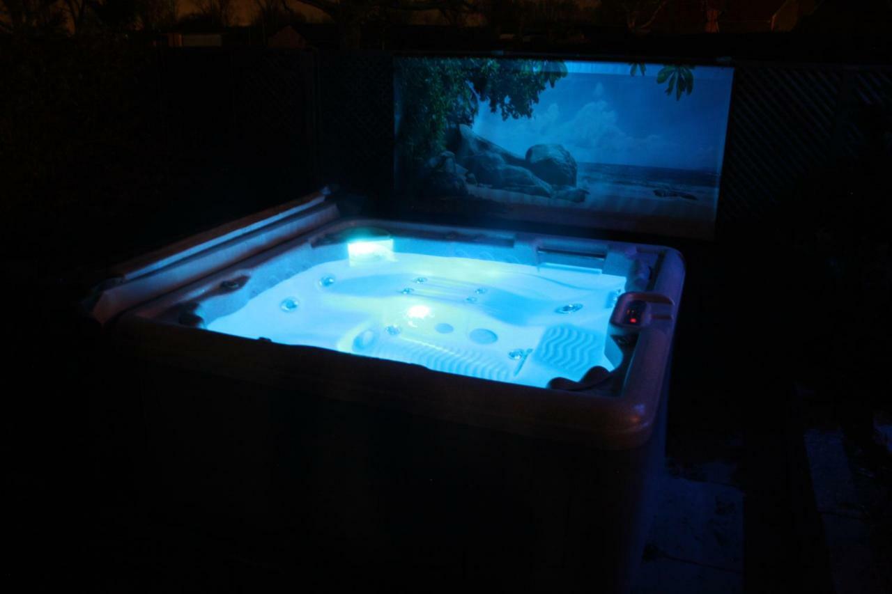 Het Gildehuis Met Sauna En Jacuzzi Stevensweert المظهر الخارجي الصورة