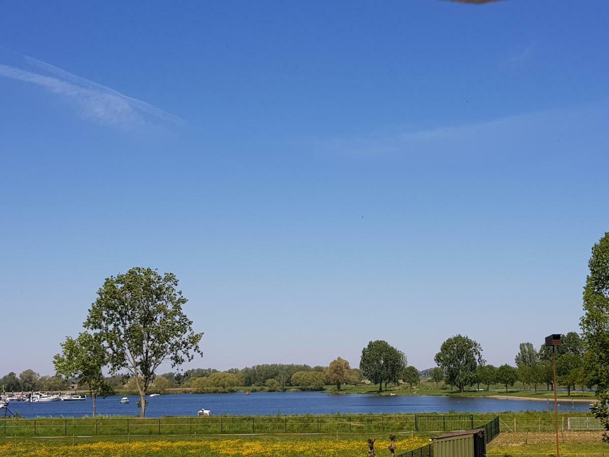 Het Gildehuis Met Sauna En Jacuzzi Stevensweert المظهر الخارجي الصورة